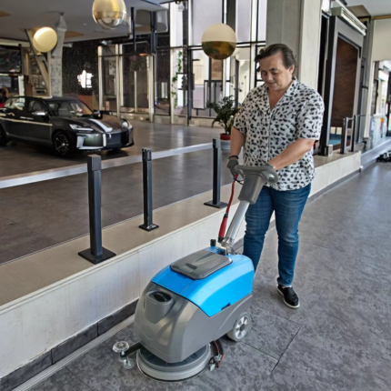 25L walk-behind floor scrubber dryer in use
